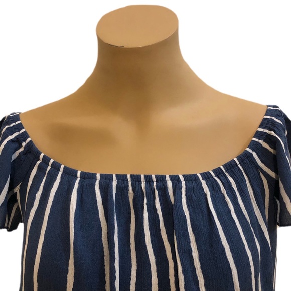 Forever 21 off the shoulder top - Picture 4 of 8